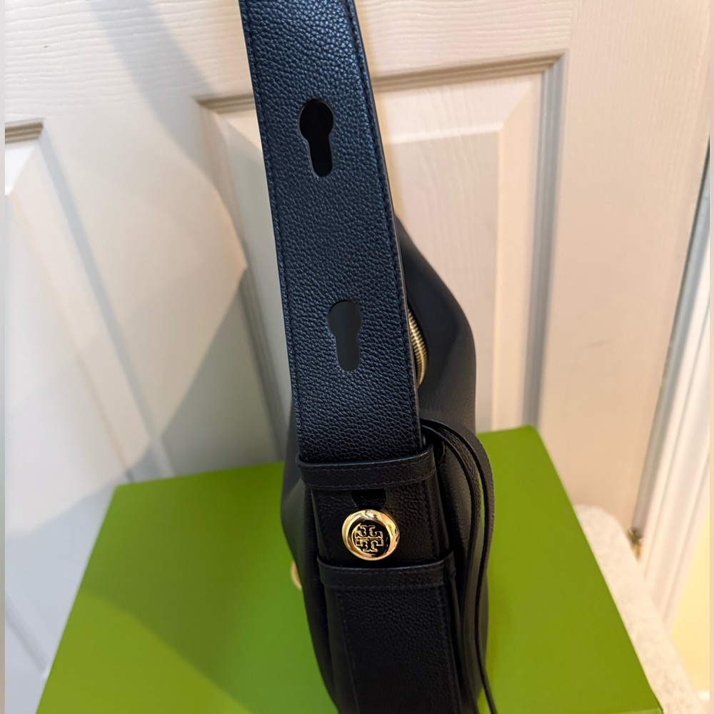 Authentic Tory Burch ROMY Black Shoulder Bag - Picture 2 of 16